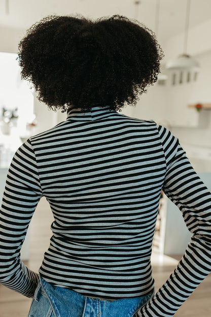 THE SHAYLA LONG SLEEVE TOP IN HEATHER GRAY