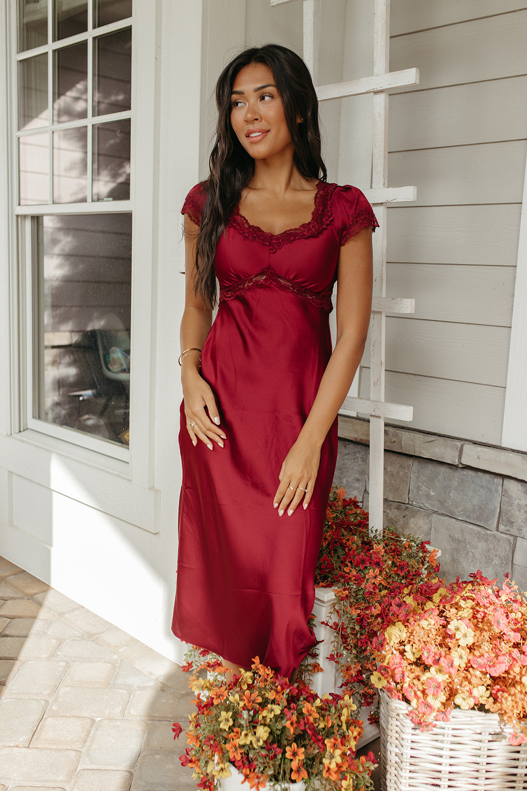THE DELPHINE MIDI PUFF SLEEVE LACE TRIM DRESS IN BURGUNDY