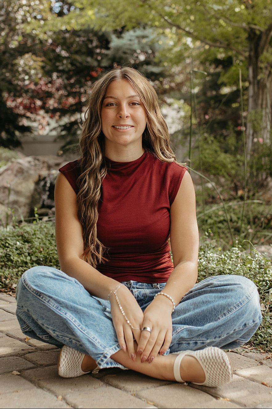 THE KIARA KNIT TOP IN BURGUNDY