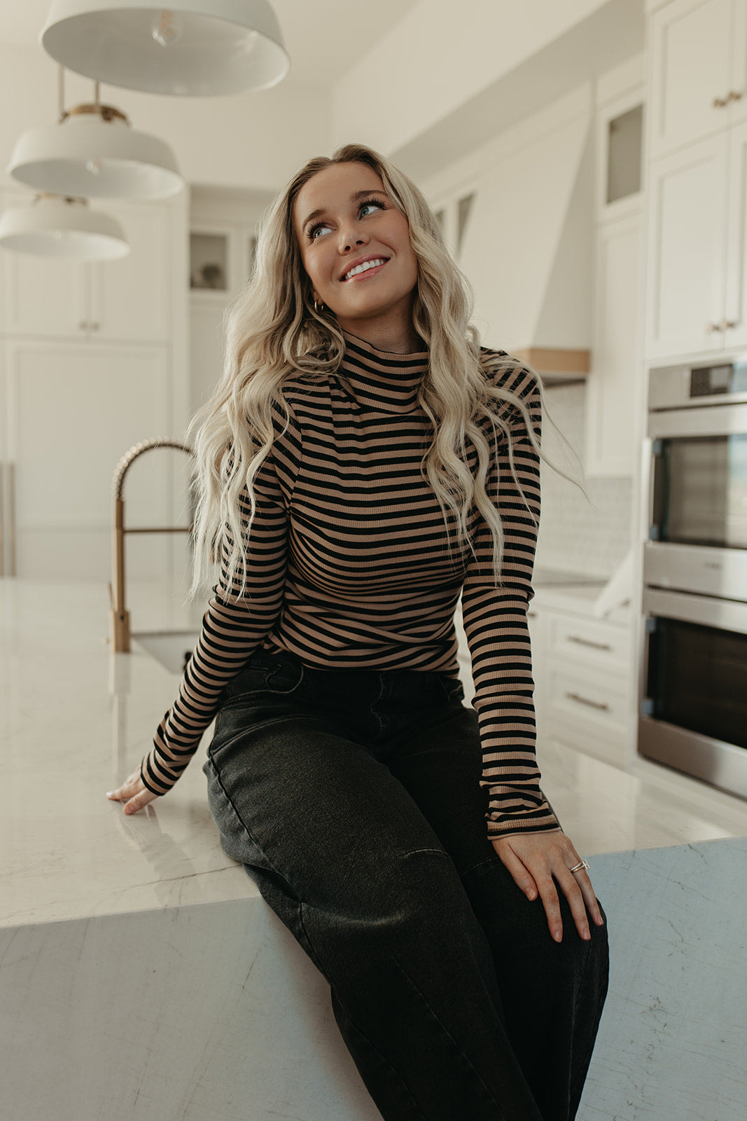 THE SHAYLA LONG SLEEVE TOP IN TAUPE
