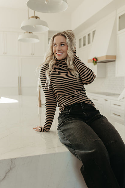 THE SHAYLA LONG SLEEVE TOP IN TAUPE