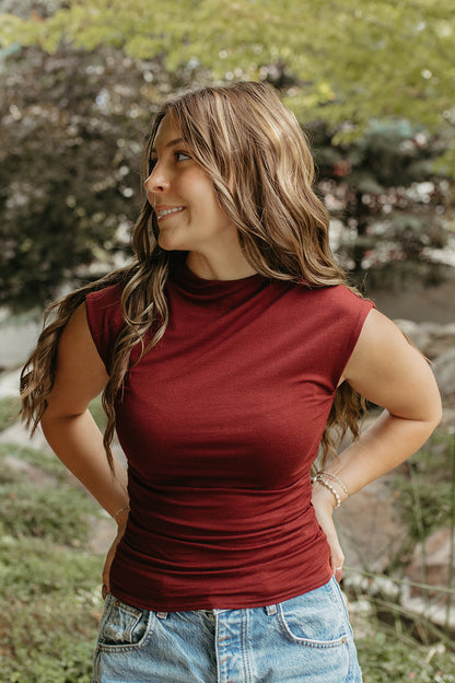 THE KIARA KNIT TOP IN BURGUNDY