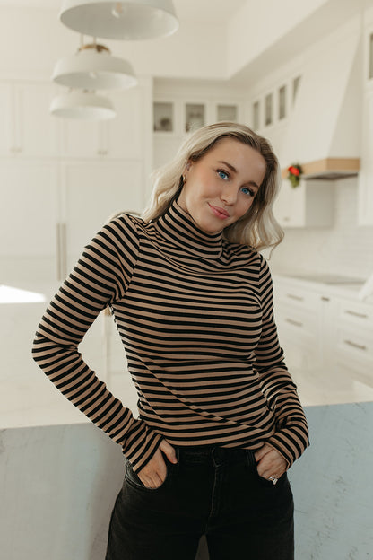 THE SHAYLA LONG SLEEVE TOP IN TAUPE