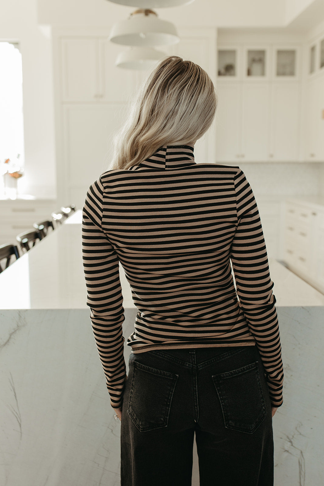 THE SHAYLA LONG SLEEVE TOP IN TAUPE