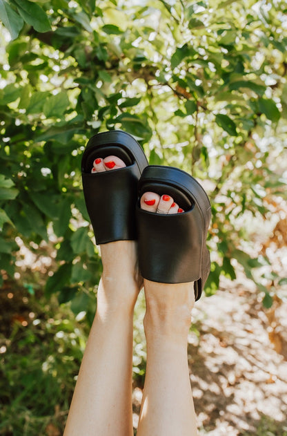 Black platform chunky sandal | PINK DESERT