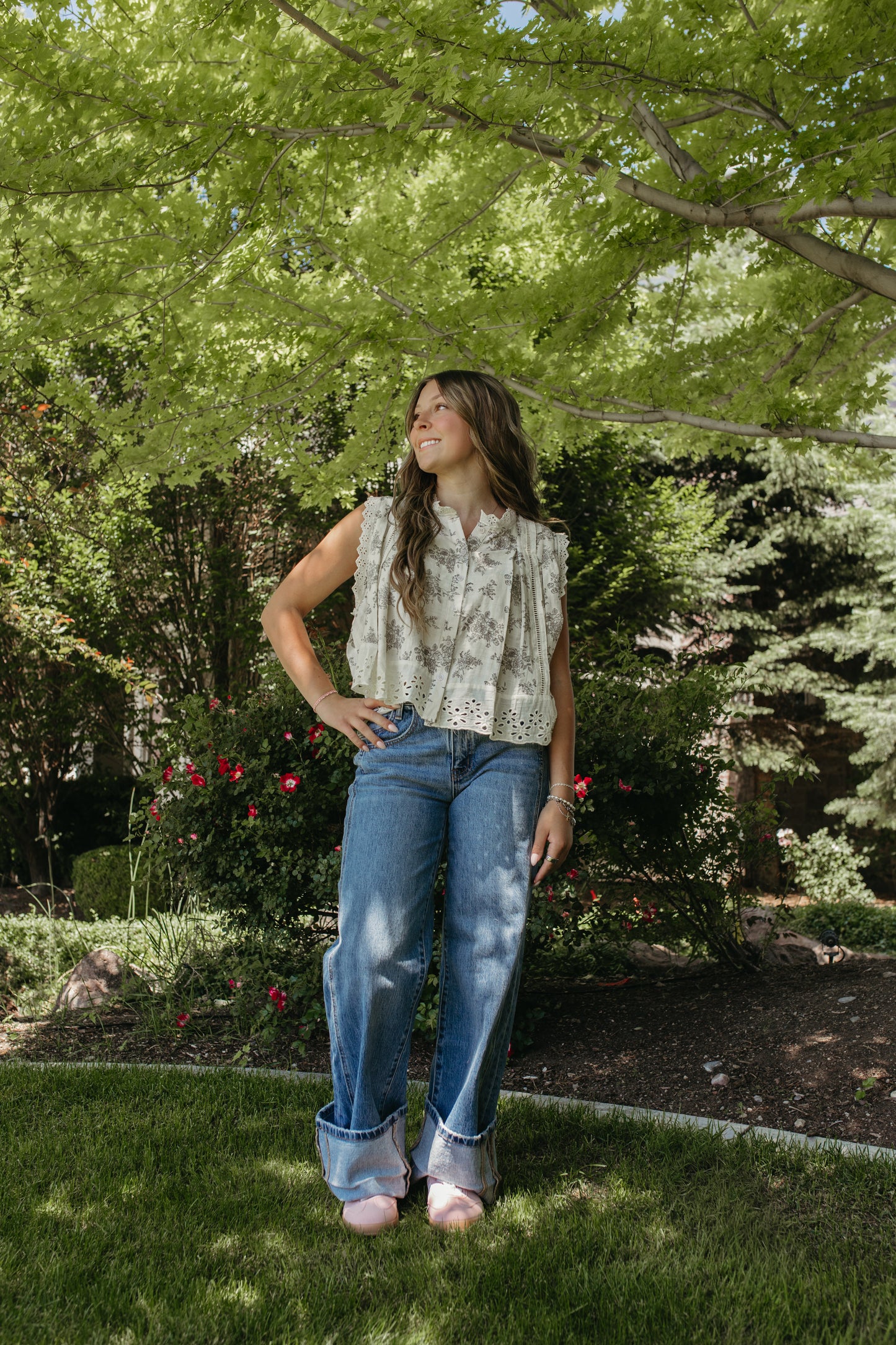 THE KASSY VINTAGE FLORAL TOP IN GREY