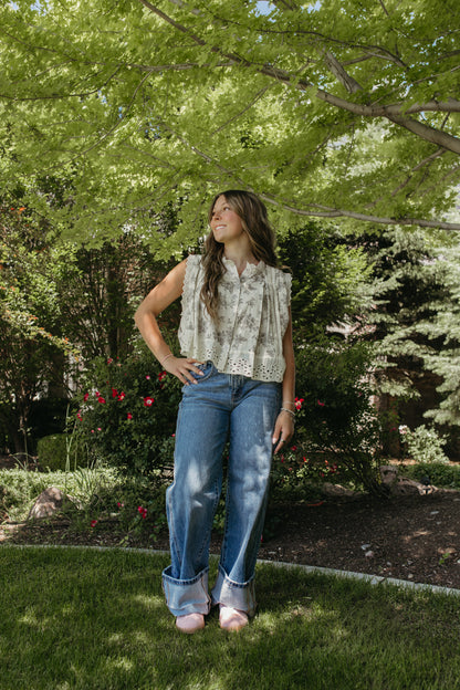THE KASSY VINTAGE FLORAL TOP IN GREY
