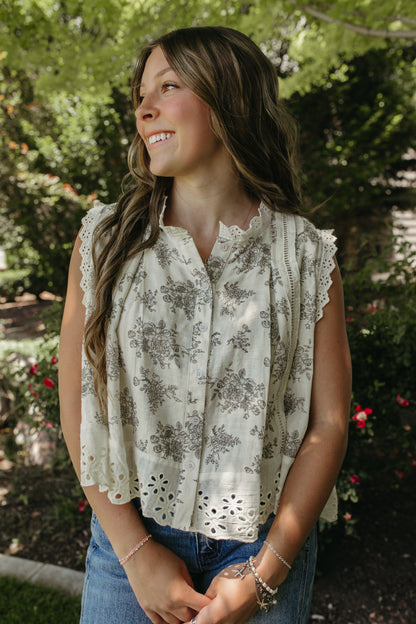 THE KASSY VINTAGE FLORAL TOP IN GREY