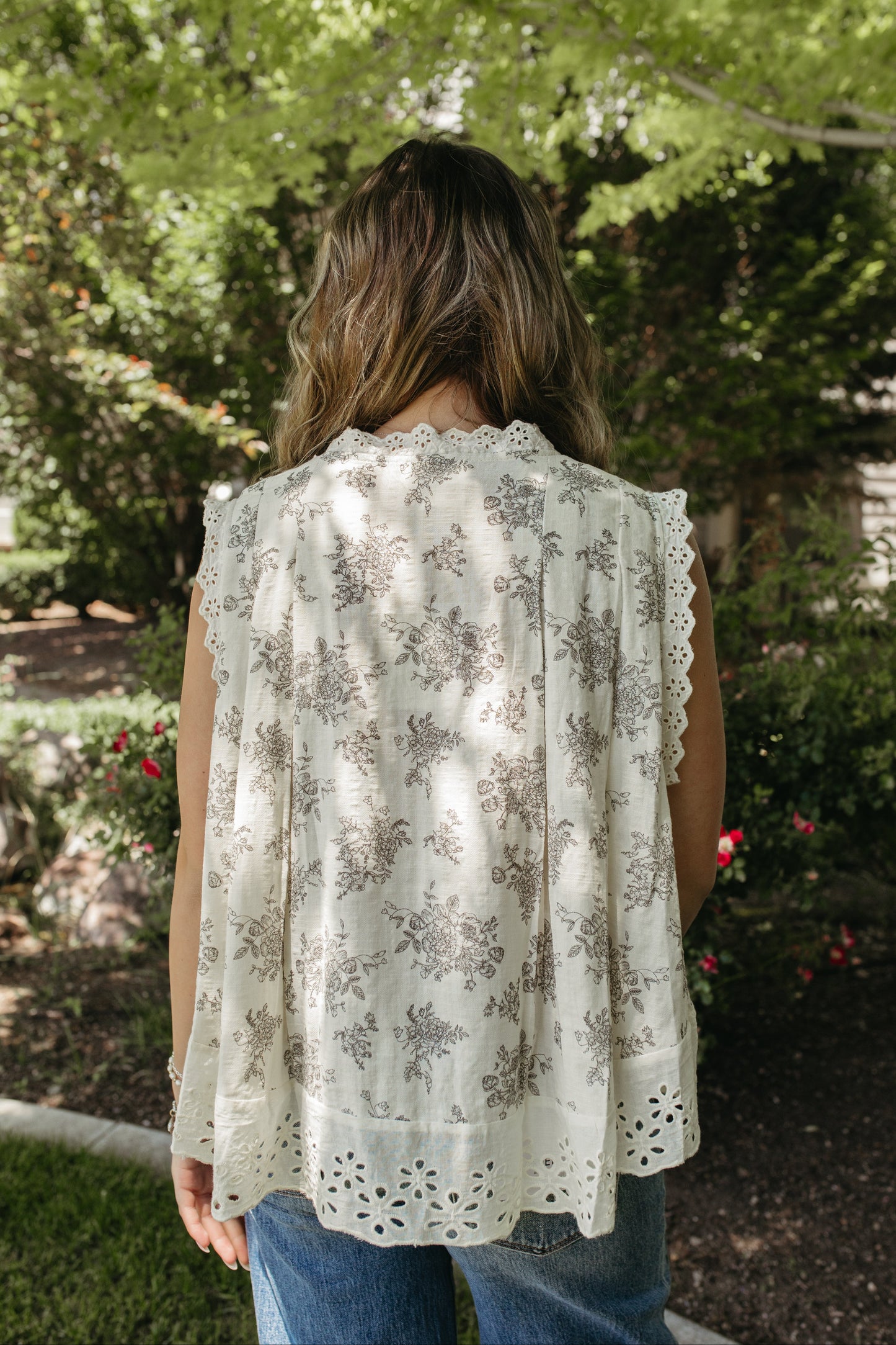 THE KASSY VINTAGE FLORAL TOP IN GREY