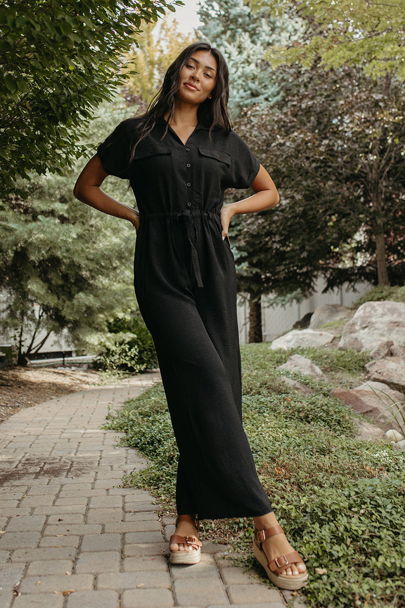 THE JREAM SHORT SLEEVE V-NECK JUMPSUIT IN BLACK