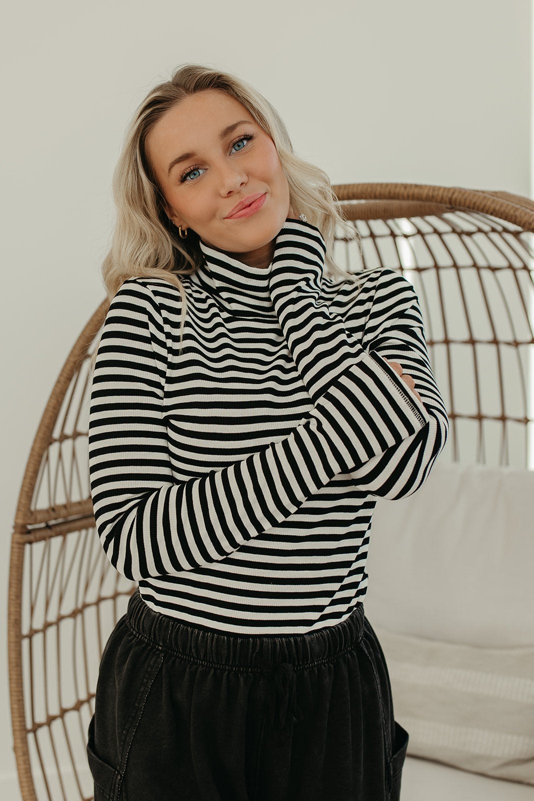 THE SHAYLA LONG SLEEVE TOP IN BLACK