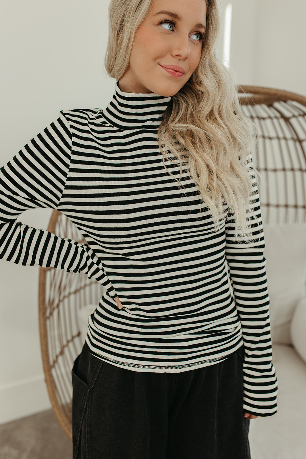 THE SHAYLA LONG SLEEVE TOP IN BLACK