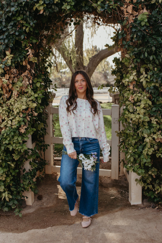 THE SARIAH FLORAL PRINT CARDIGAN SWEATER IN BLUSH