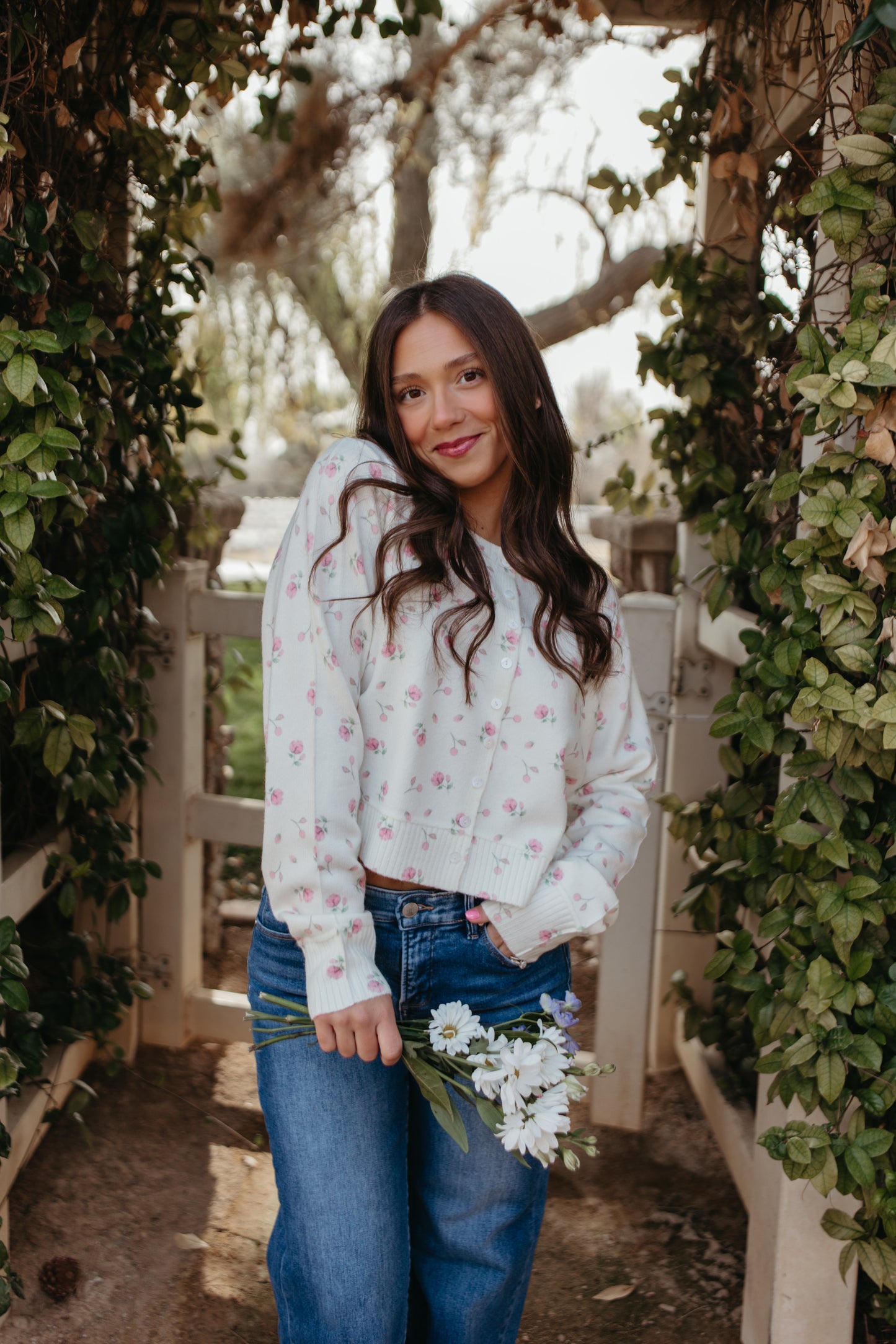 THE SARIAH FLORAL PRINT CARDIGAN SWEATER IN BLUSH