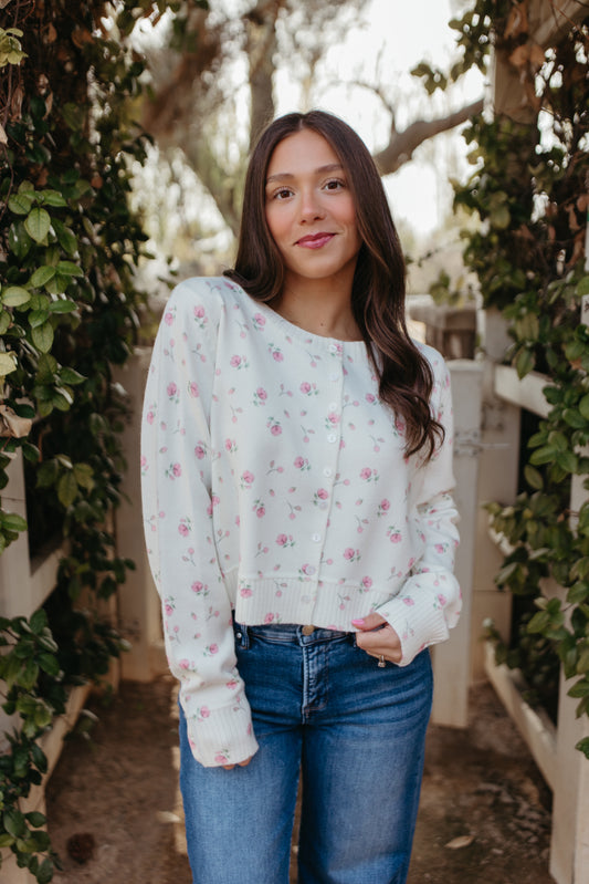 THE SARIAH FLORAL PRINT CARDIGAN SWEATER IN BLUSH