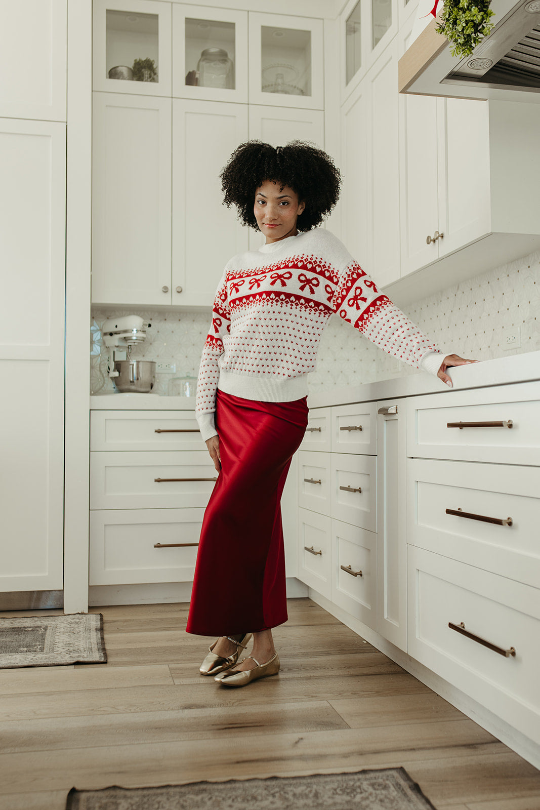 THE HARTLEE BOW SWEATER IN CREAM