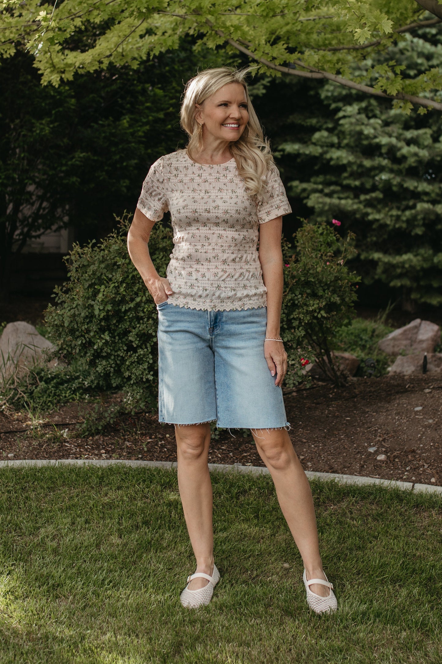 THE ARIELLA FLORAL FITTED TOP IN BLUSH