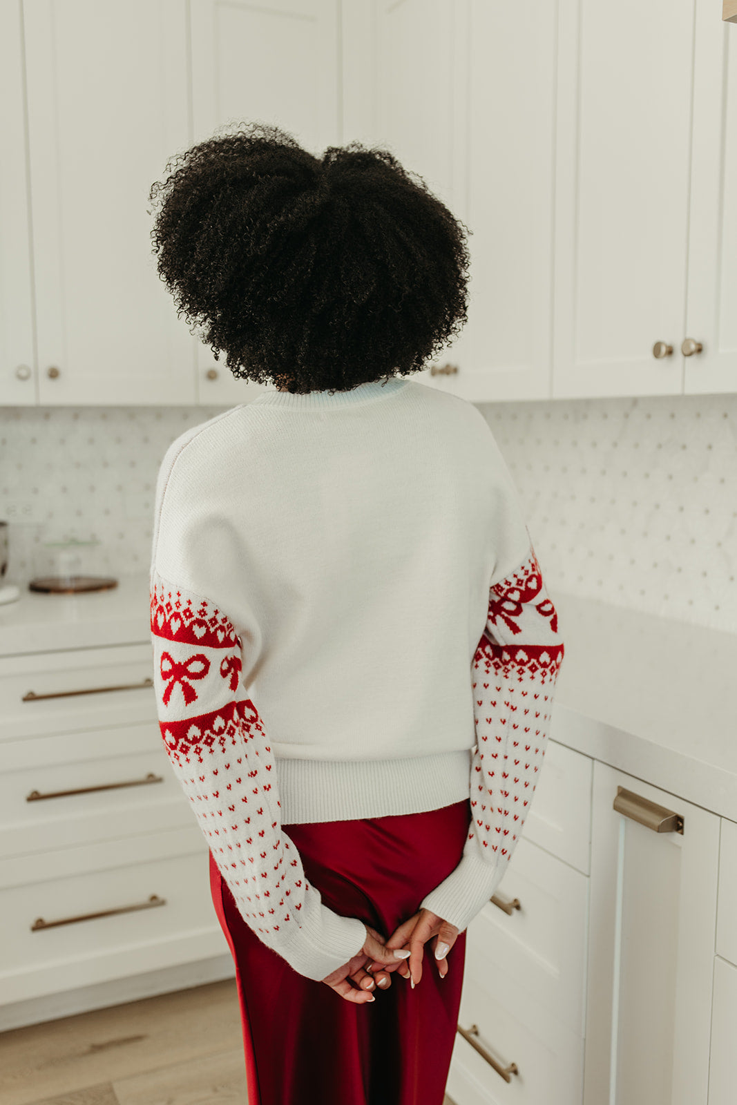 THE HARTLEE BOW SWEATER IN CREAM