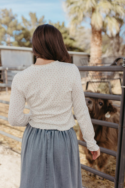 THE FINLEY FLORAL TOP IN CREAM