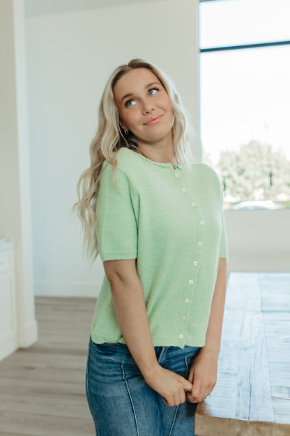 THE MCKAYLA SHORT SLEEVE CARDIGAN IN GREEN