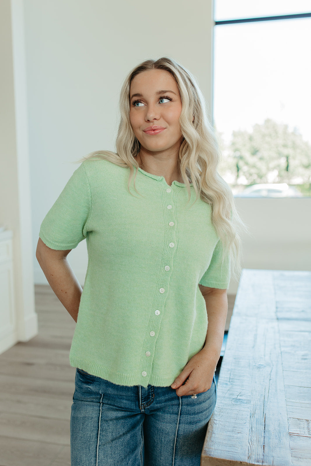 THE MCKAYLA SHORT SLEEVE CARDIGAN IN GREEN