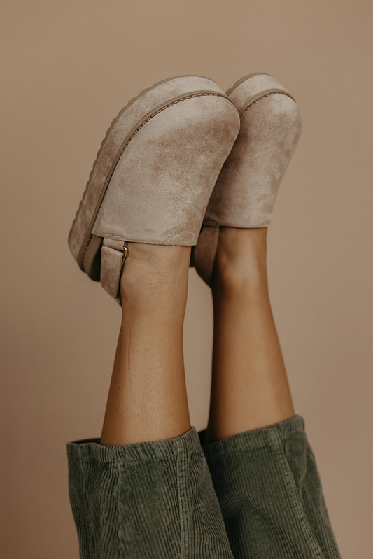 THE CANDEE SLINGBACK CLOG IN BEIGE