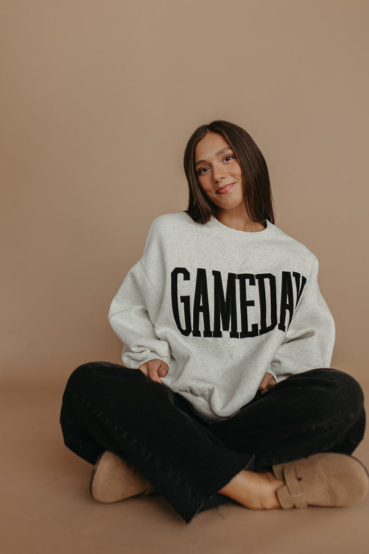 THE GAMEDAY SWEATSHIRT IN GRAY
