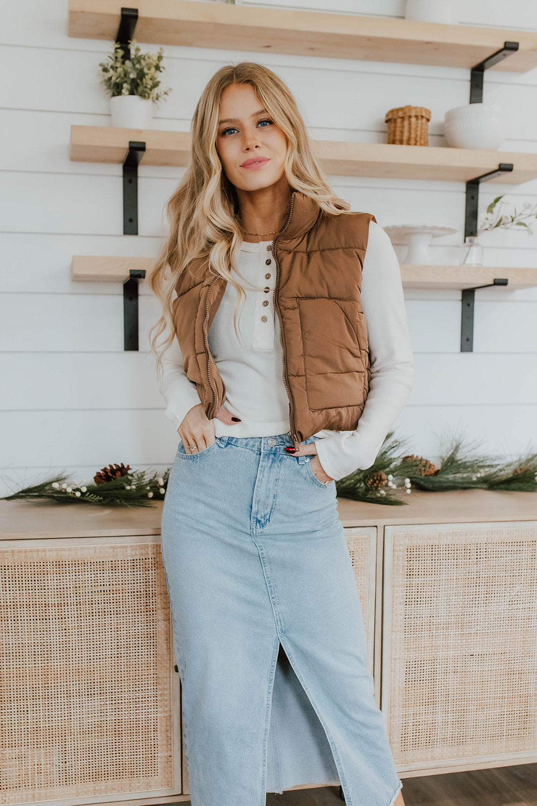 THE CHARLI CROPPED PUFFER VEST IN COCOA