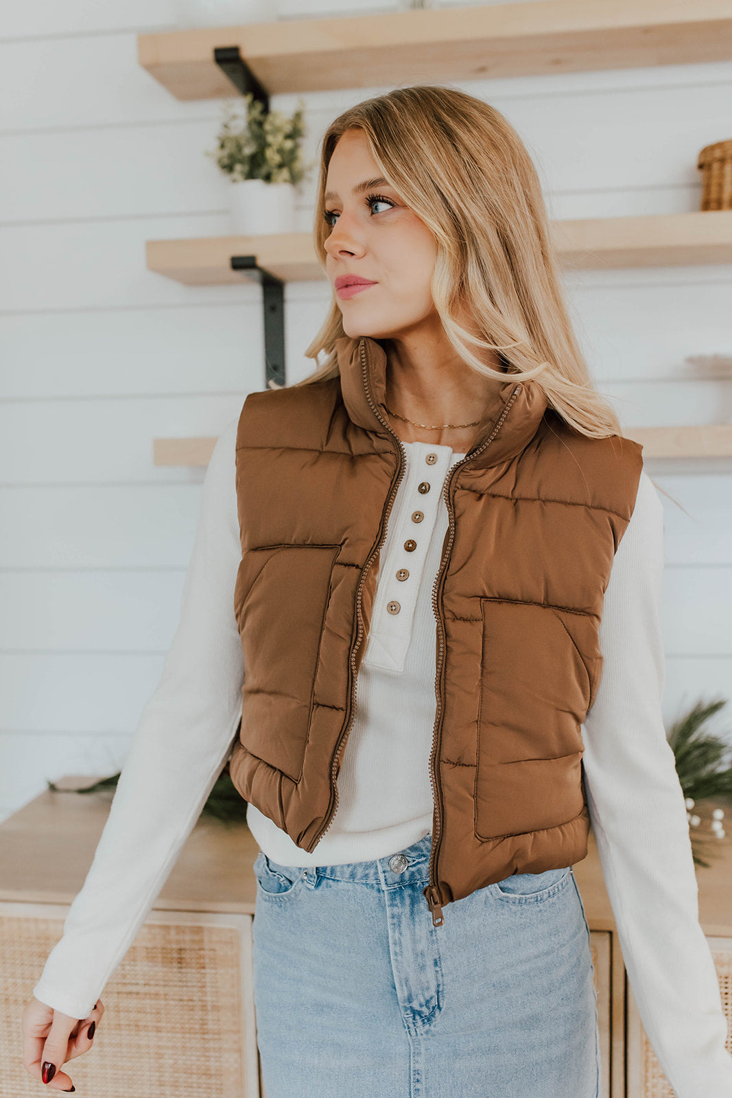 THE CHARLI CROPPED PUFFER VEST IN COCOA