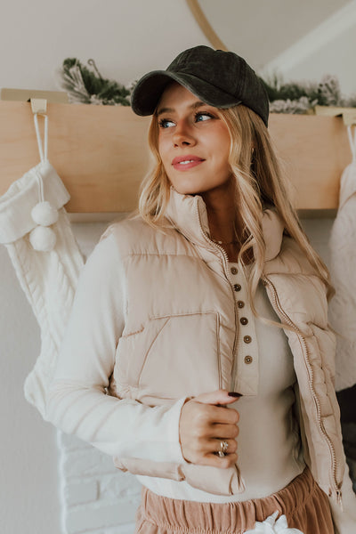 THE CHARLI CROPPED PUFFER VEST IN KHAKI Pink Desert