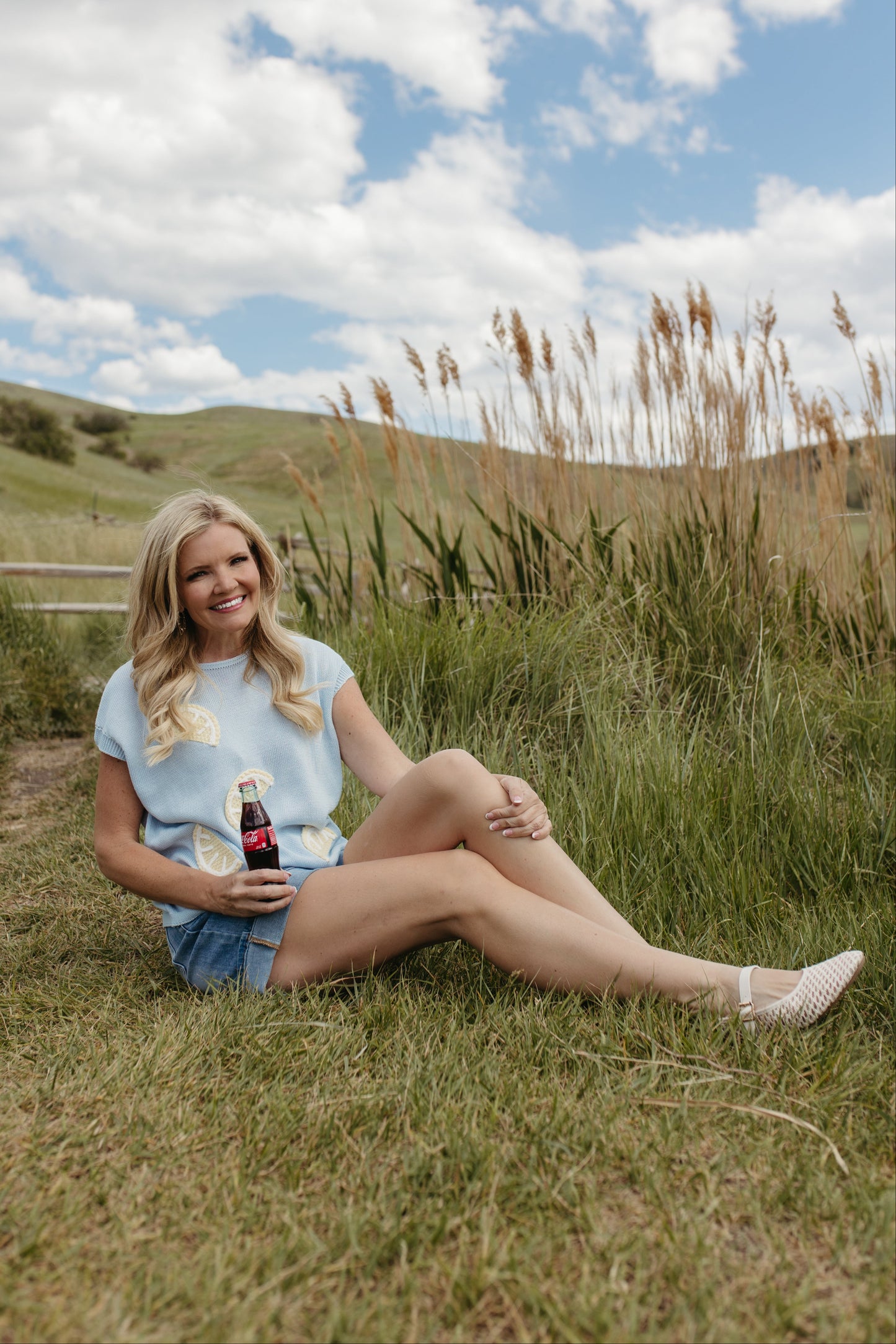THE SAVITRI ROUND NECK LEMON TOP IN LIGHT BLUE
