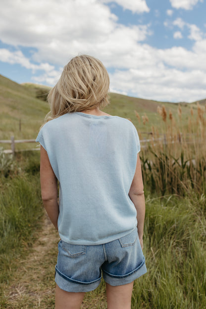 THE SAVITRI ROUND NECK LEMON TOP IN LIGHT BLUE