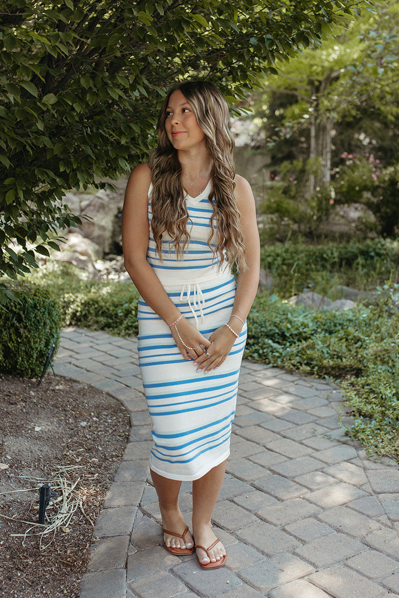 THE EVELINA STRIPED SET IN WHITE/BLUE
