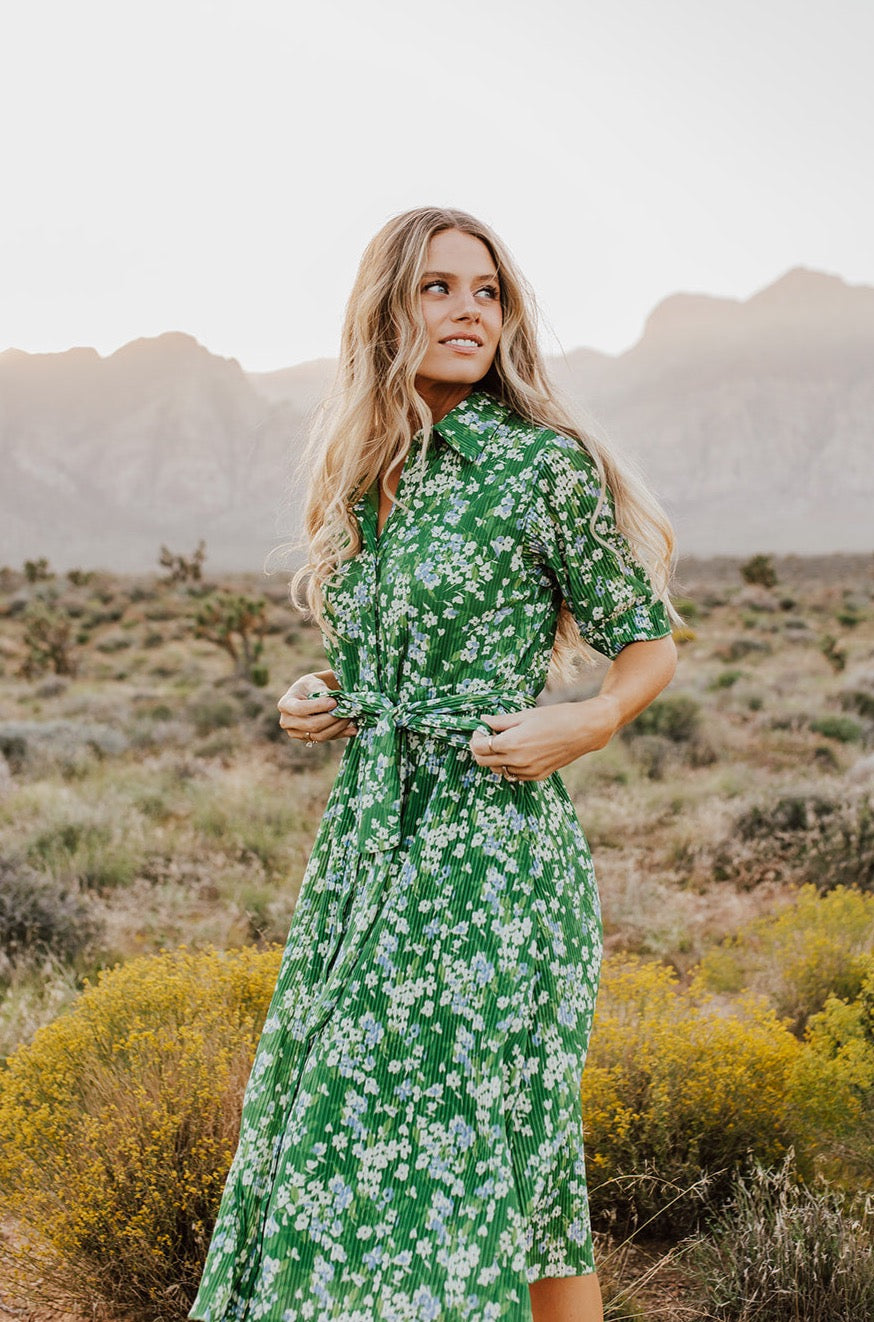THE AUDREY BUTTON FRONT DRESS IN GREEN FLORAL BY PINK DESERT – Pink Desert