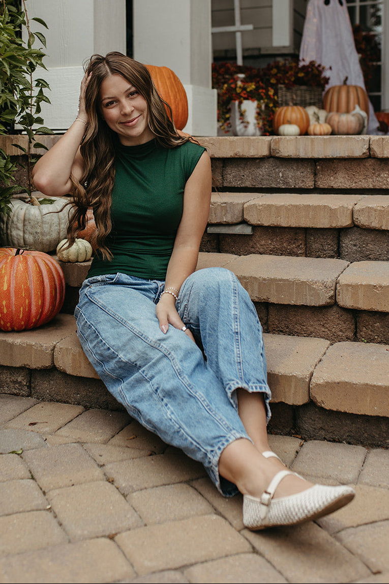 THE KIARA KNIT TOP IN HUNTER GREEN
