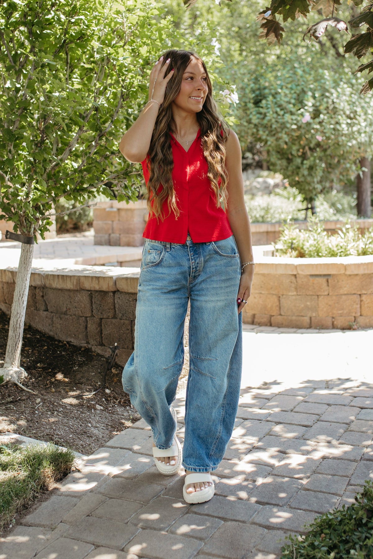 THE ELIZABETH COLLAR NECK TOP IN RED