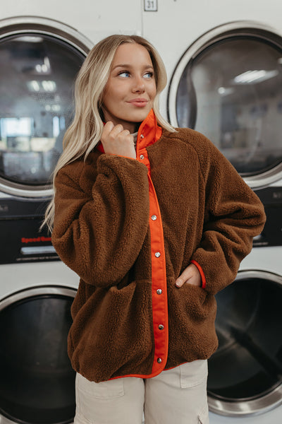 THE CELIA REVERSIBLE SHERPA JACKET IN MOCHA Pink Desert