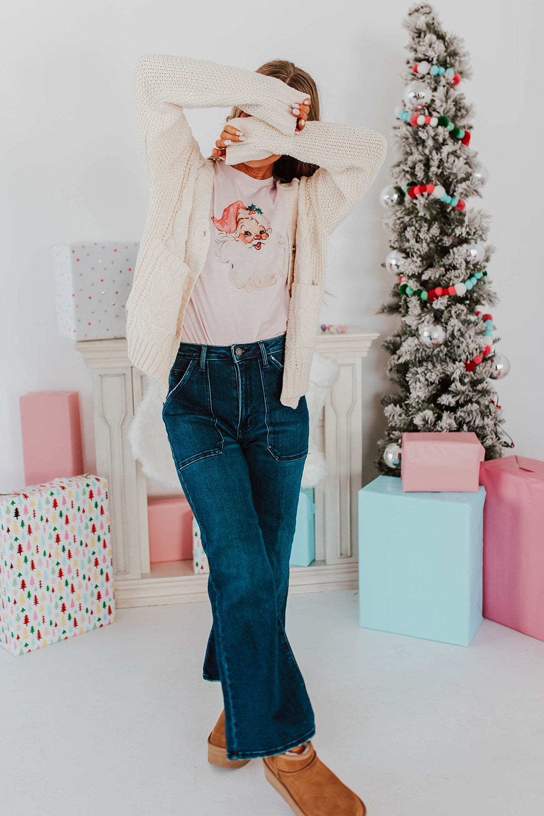 THE VINTAGE KRIS KRINGLE GRAPHIC TEE IN LIGHT PINK