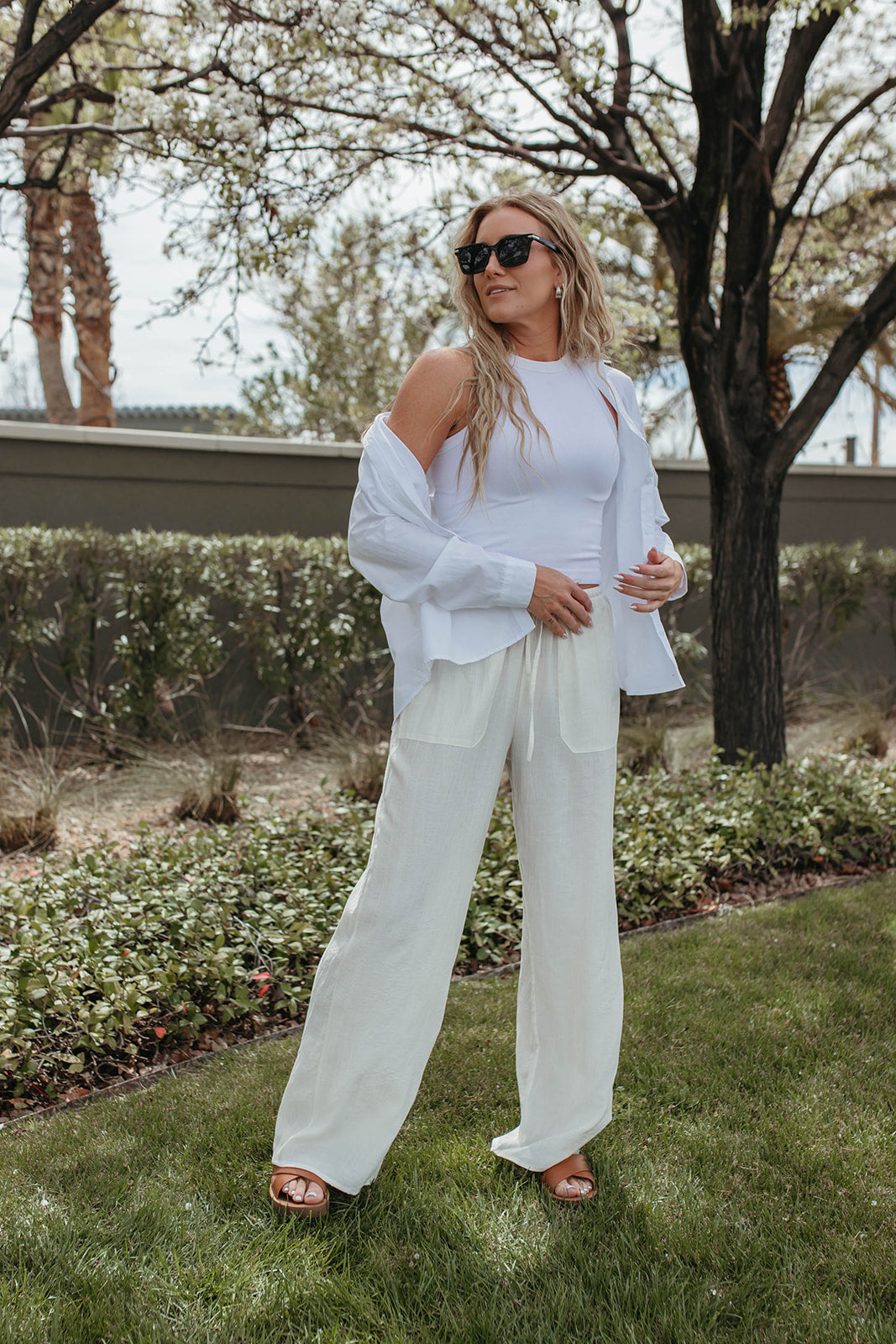 THE CORA LINEN WIDE LEG PANTS IN IVORY