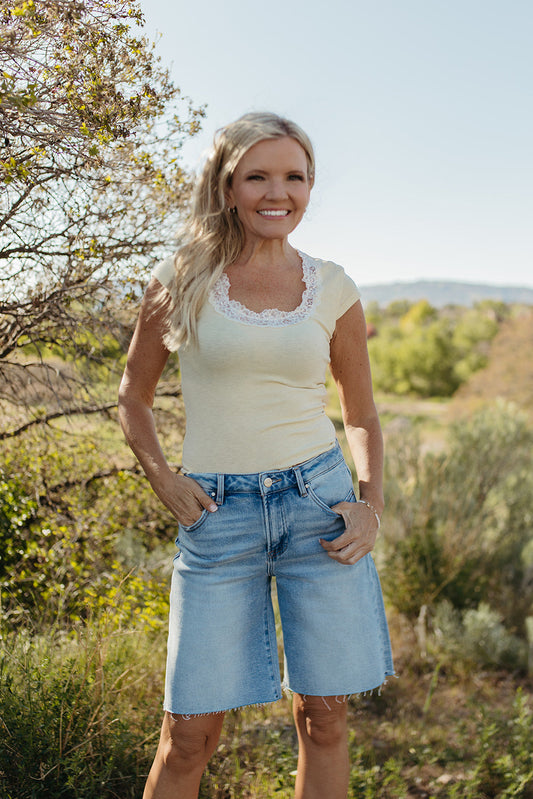 THE EVERLY LACE TEE IN YELLOW