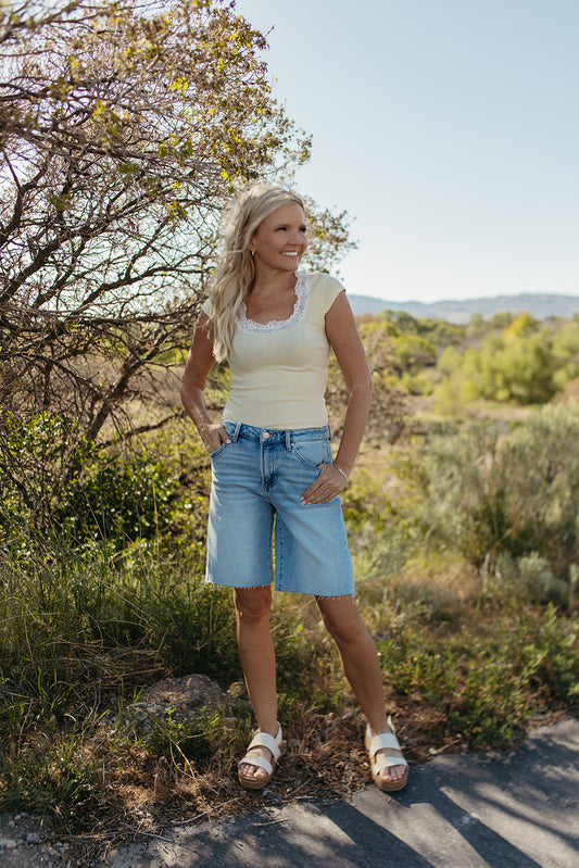THE EVERLY LACE TEE IN YELLOW
