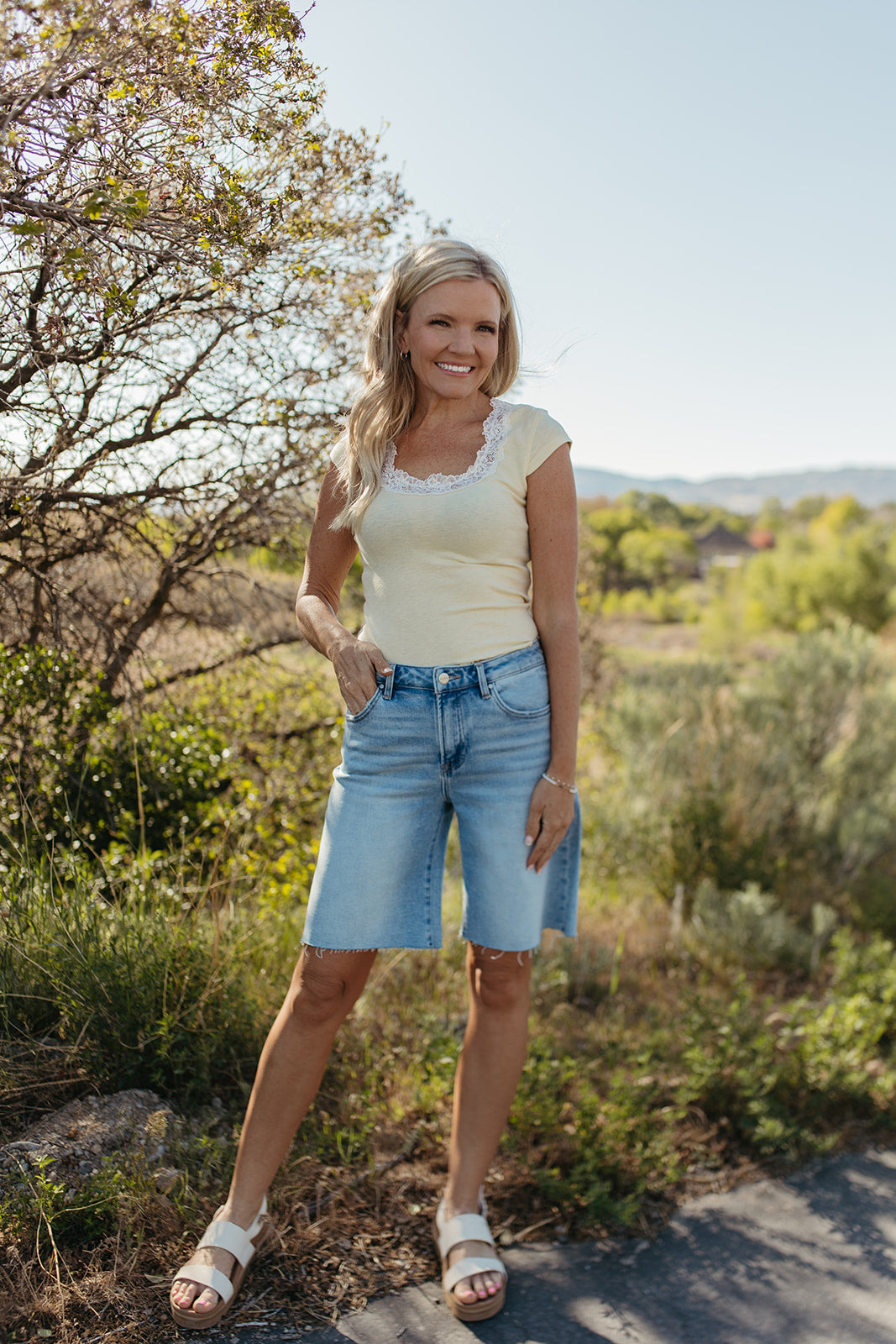 THE EVERLY LACE TEE IN YELLOW