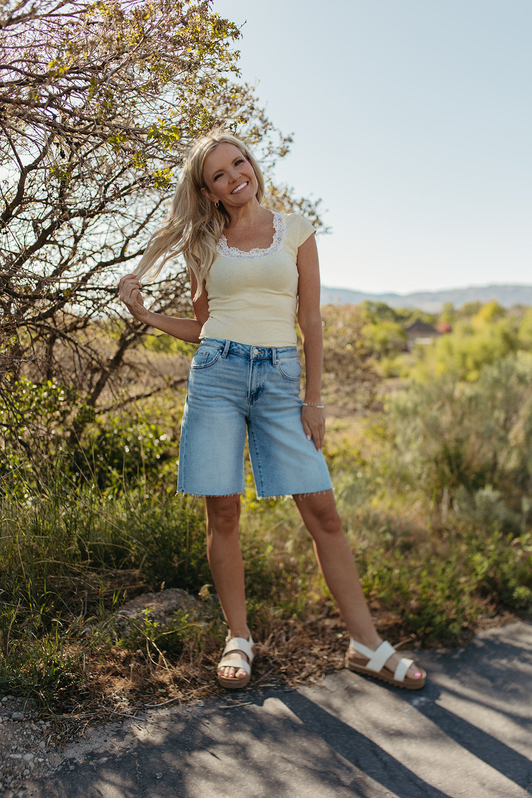 THE EVERLY LACE TEE IN YELLOW