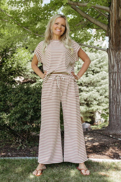 THE TAYLEE STRIPED RIBBED SET IN CREAM/BROWN