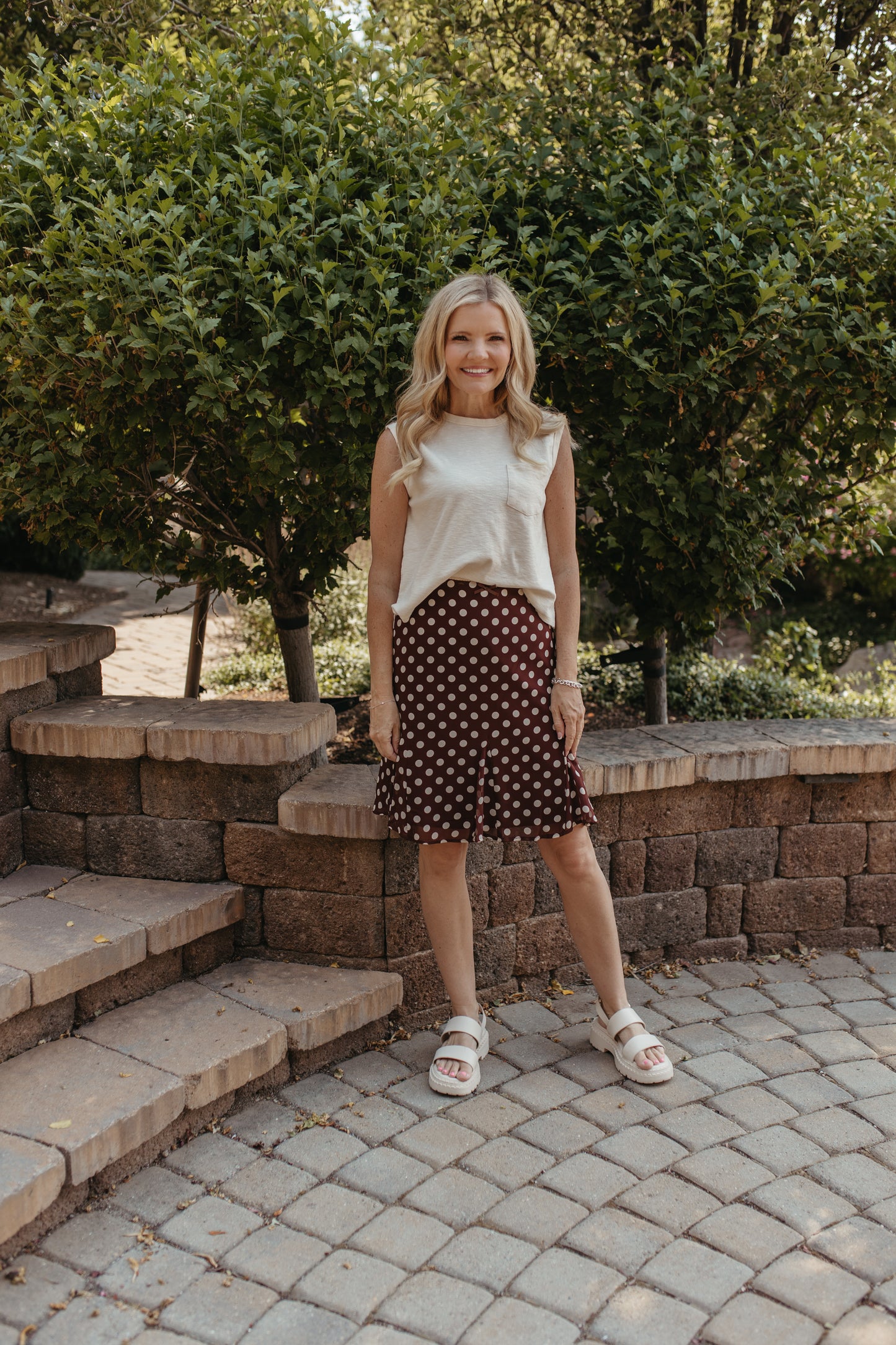THE KHYLEE SLEEVELESS COTTON TOP IN OFF WHITE