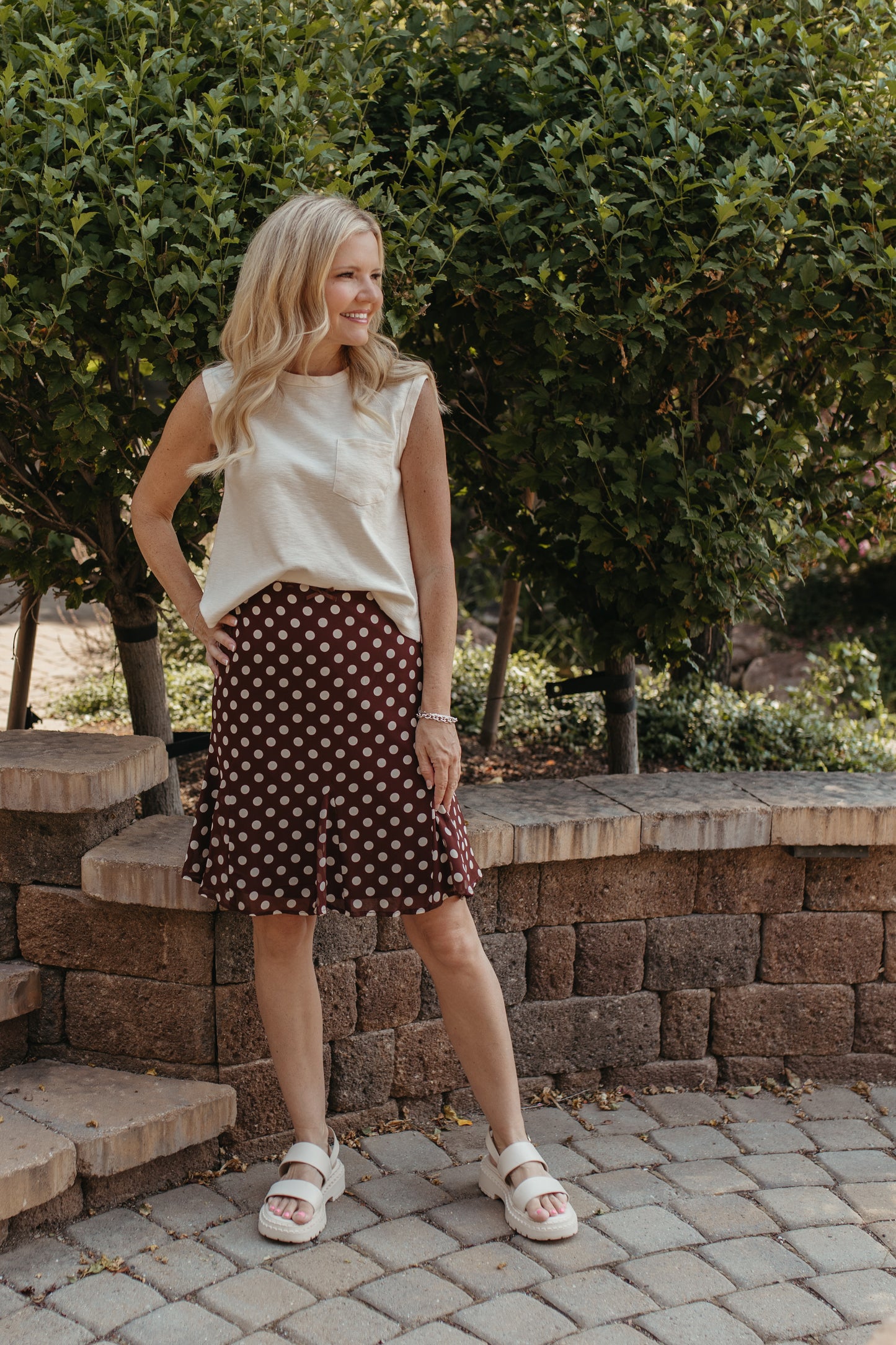 THE KHYLEE SLEEVELESS COTTON TOP IN OFF WHITE