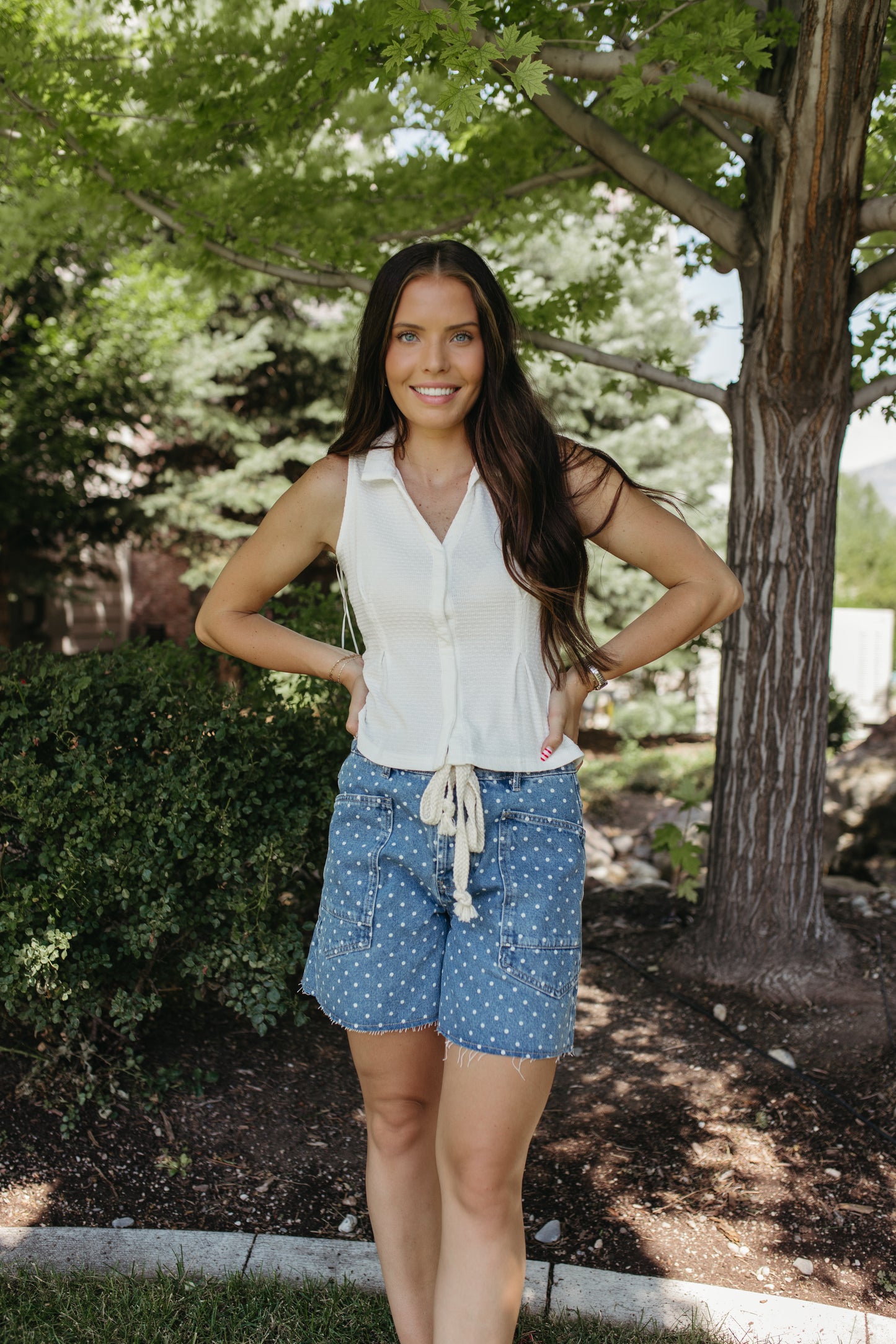 THE ELIZABETH COLLAR NECK TOP IN IVORY