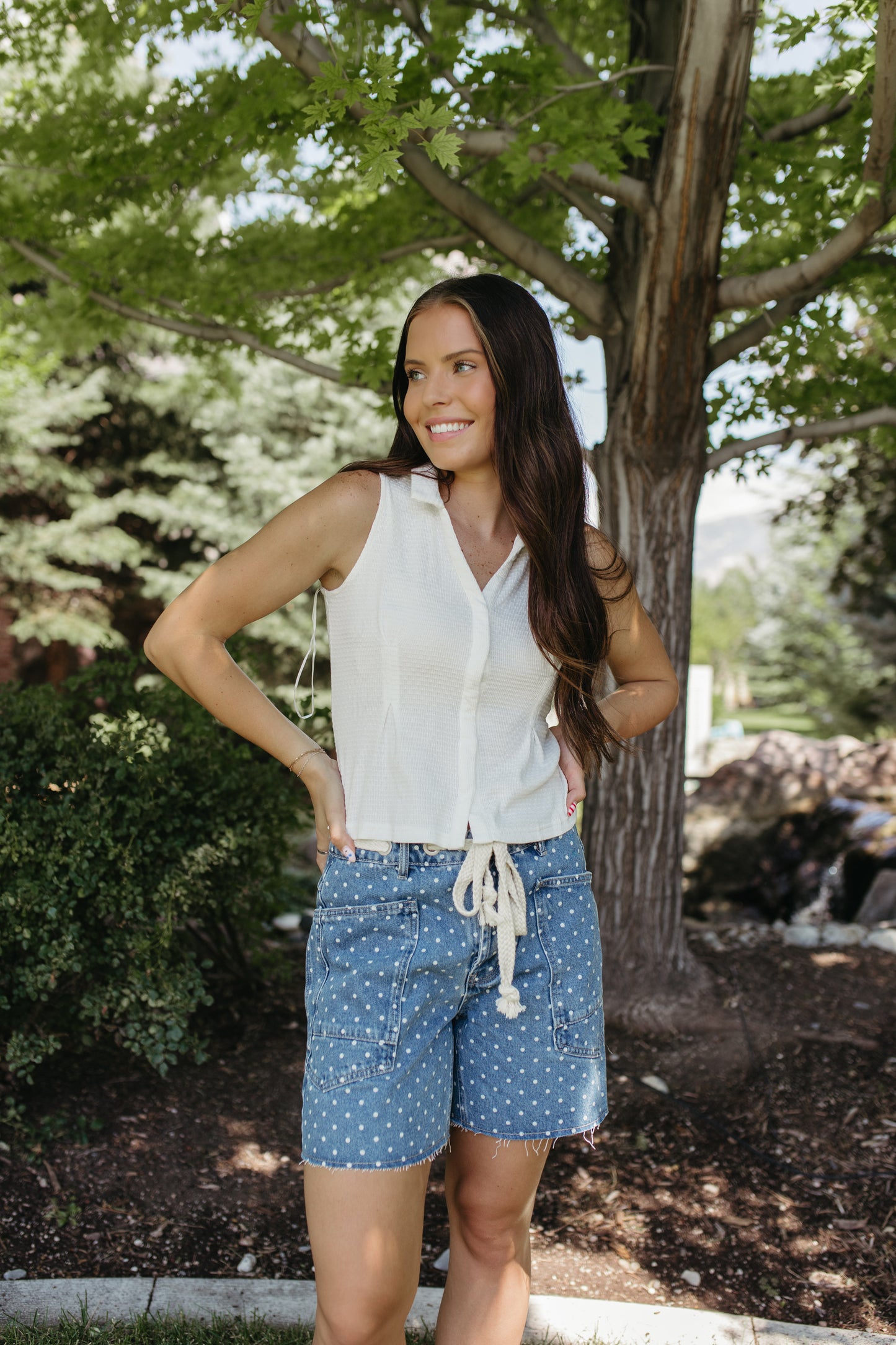 THE ELIZABETH COLLAR NECK TOP IN IVORY