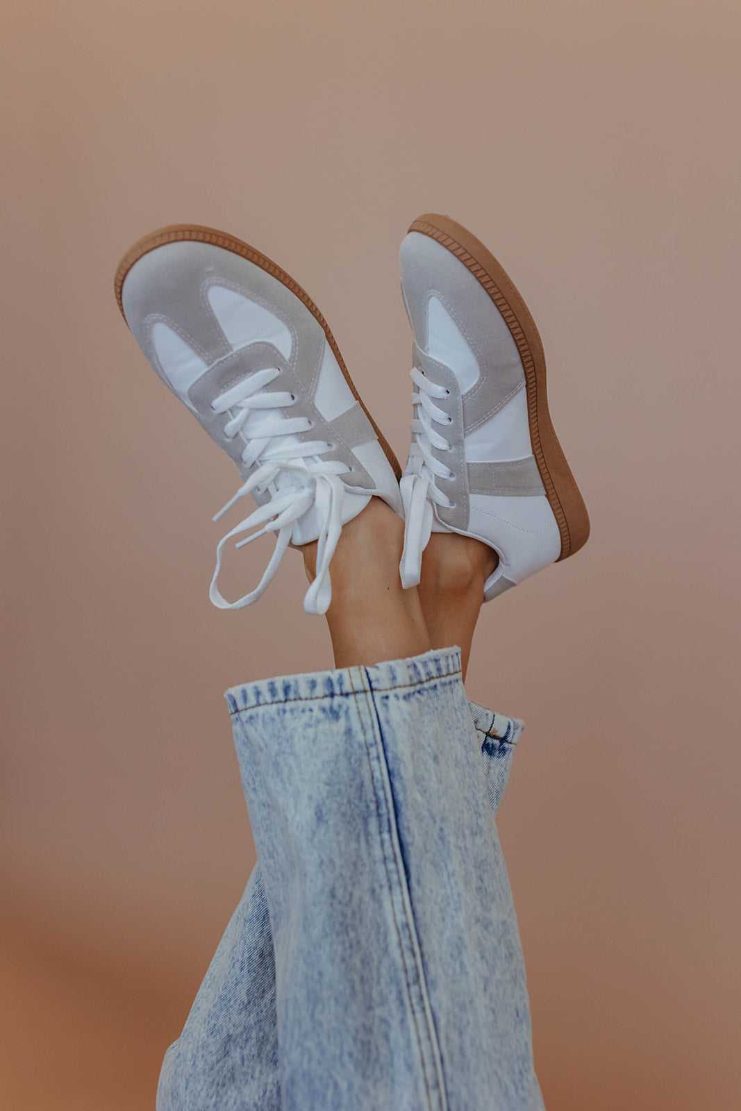 THE CASUAL SNEAKERS IN GREY