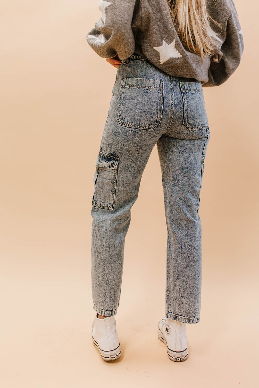 THE NEZZA CARGO JEANS IN LIGHT ACID WASH